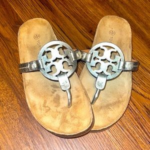 Miller Cloud Sandal (Women)
TORY BURCH spark gold/ natural